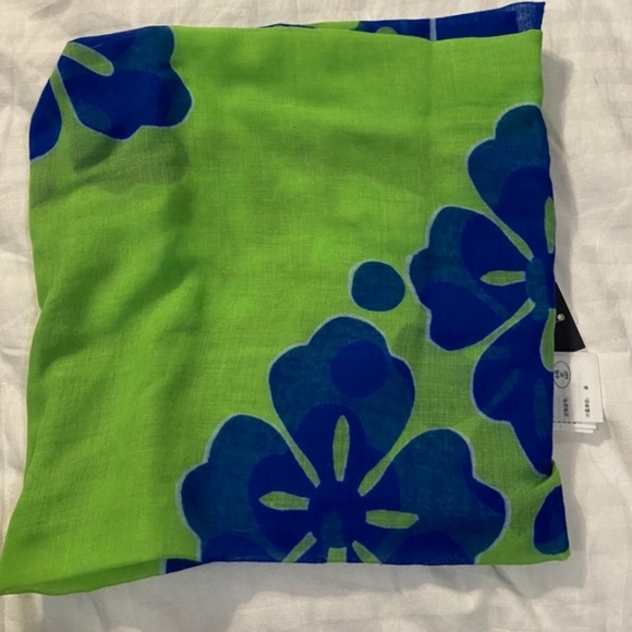 Hollister Hawaiian Scarf Blue Green shamrock - Picture 3 of 5